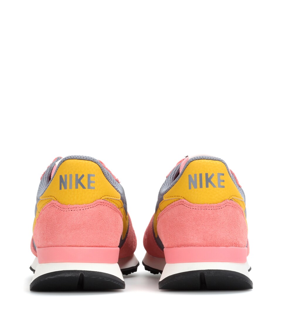 nike internationalist sepia