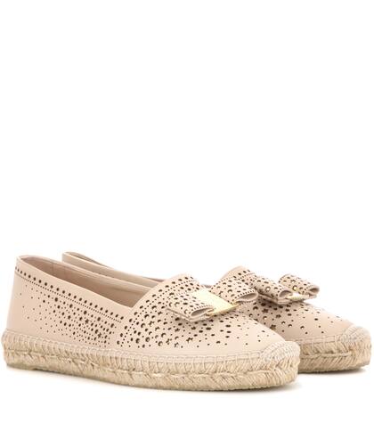 Alpargatas de mujer color beige de SALVATORE FERRAGAMO