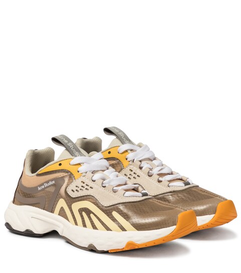 voucher buzz sneakers