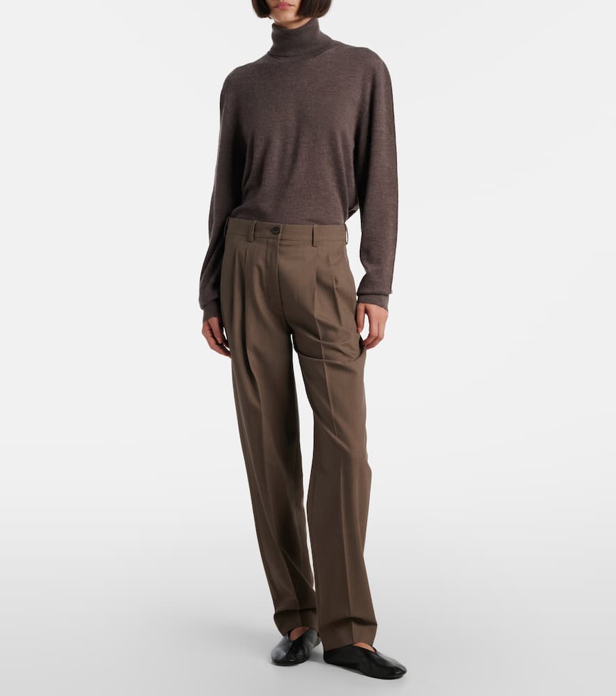 The Row Lizzy Cashmere Turtleneck Sweater In Brown