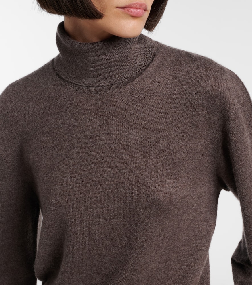 The Row Lizzy Cashmere Turtleneck Sweater In Brown