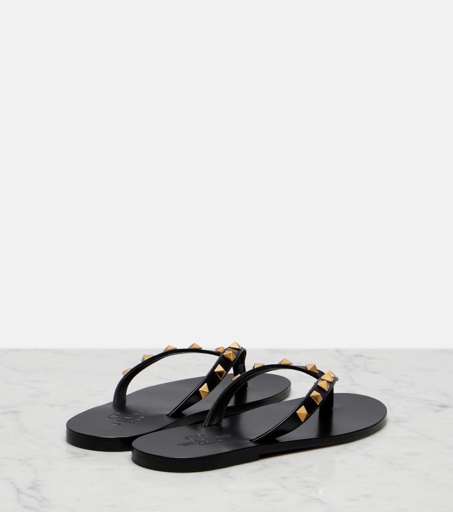 Garavani Rockstud Leather Thong Sandals