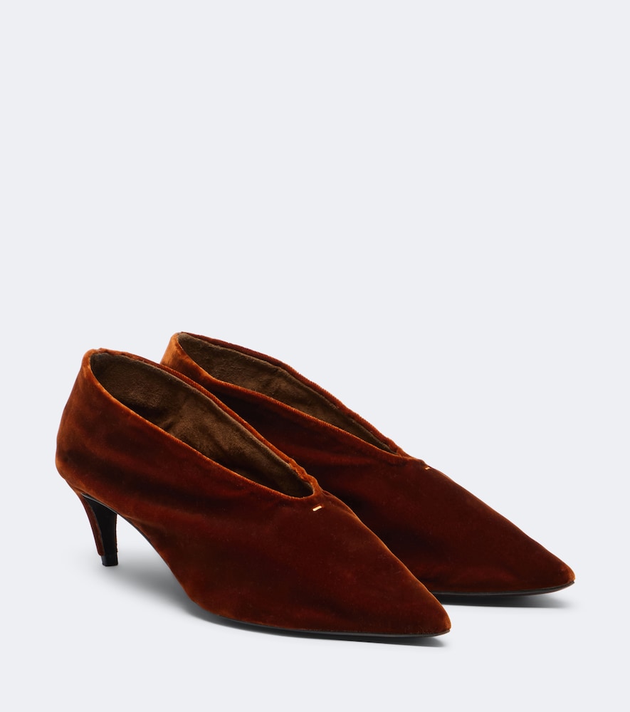 Miriam Velvet Pumps