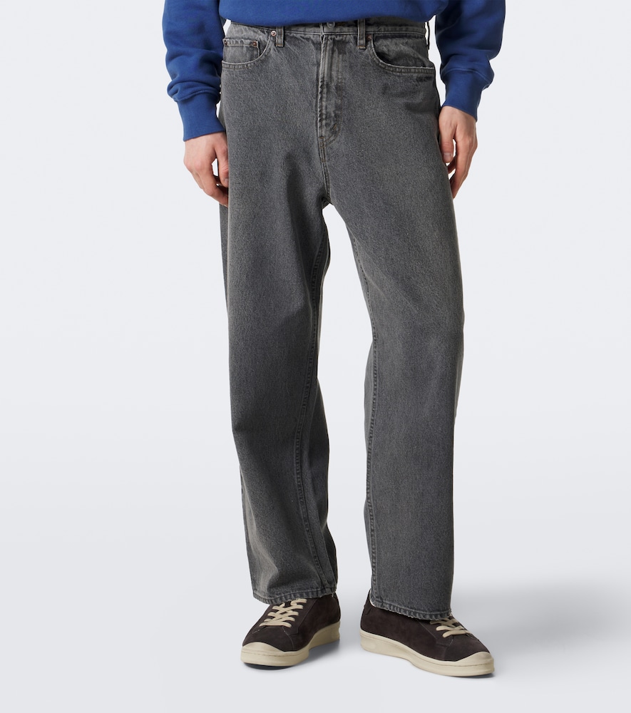 Wide-Leg Jeans