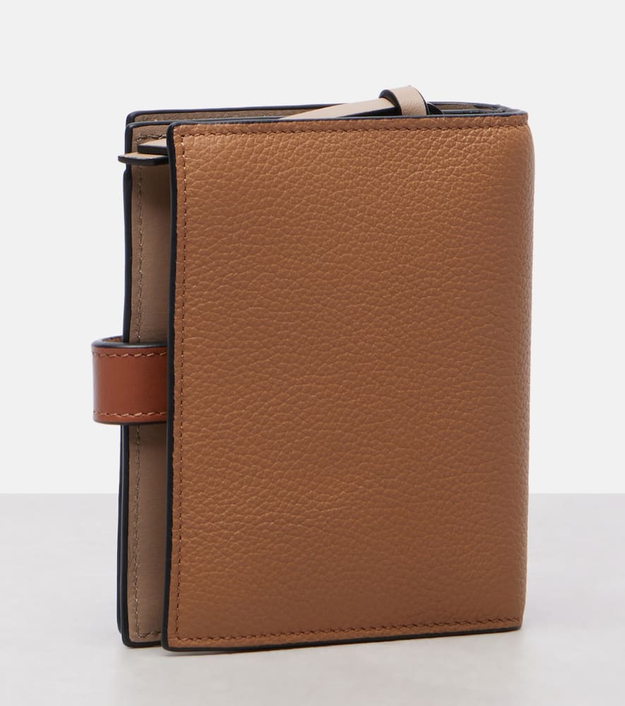 Loewe Compact Leather Wallet In Brown