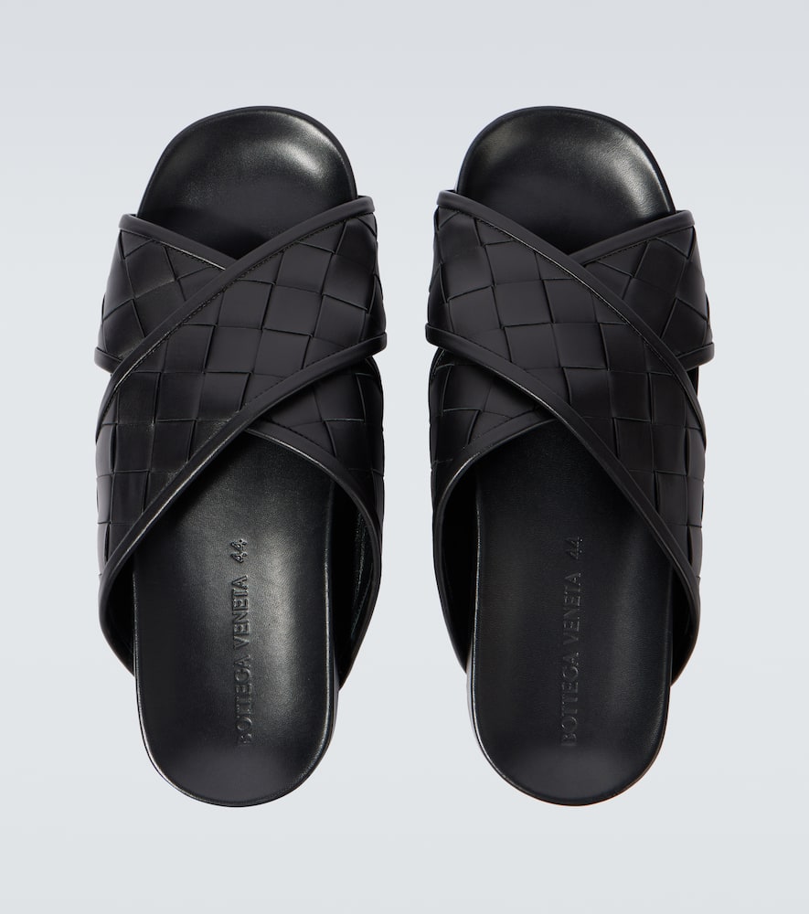 Shop Bottega Veneta Tarik Intrecciato Leather Sandals In Schwarz