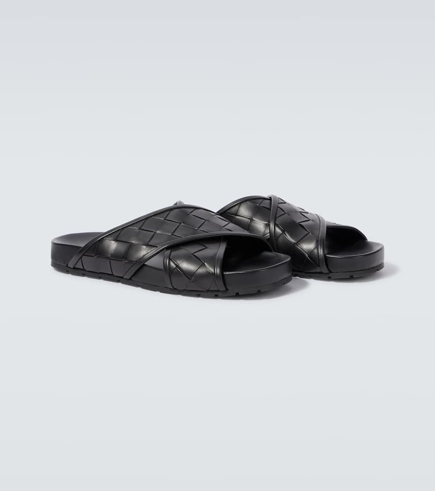 Shop Bottega Veneta Tarik Intrecciato Leather Sandals In Schwarz