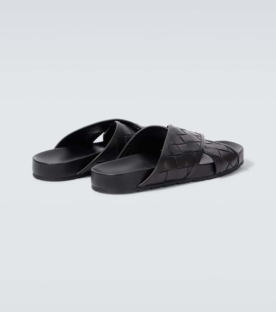 Shop Bottega Veneta Tarik Intrecciato Leather Sandals In Schwarz