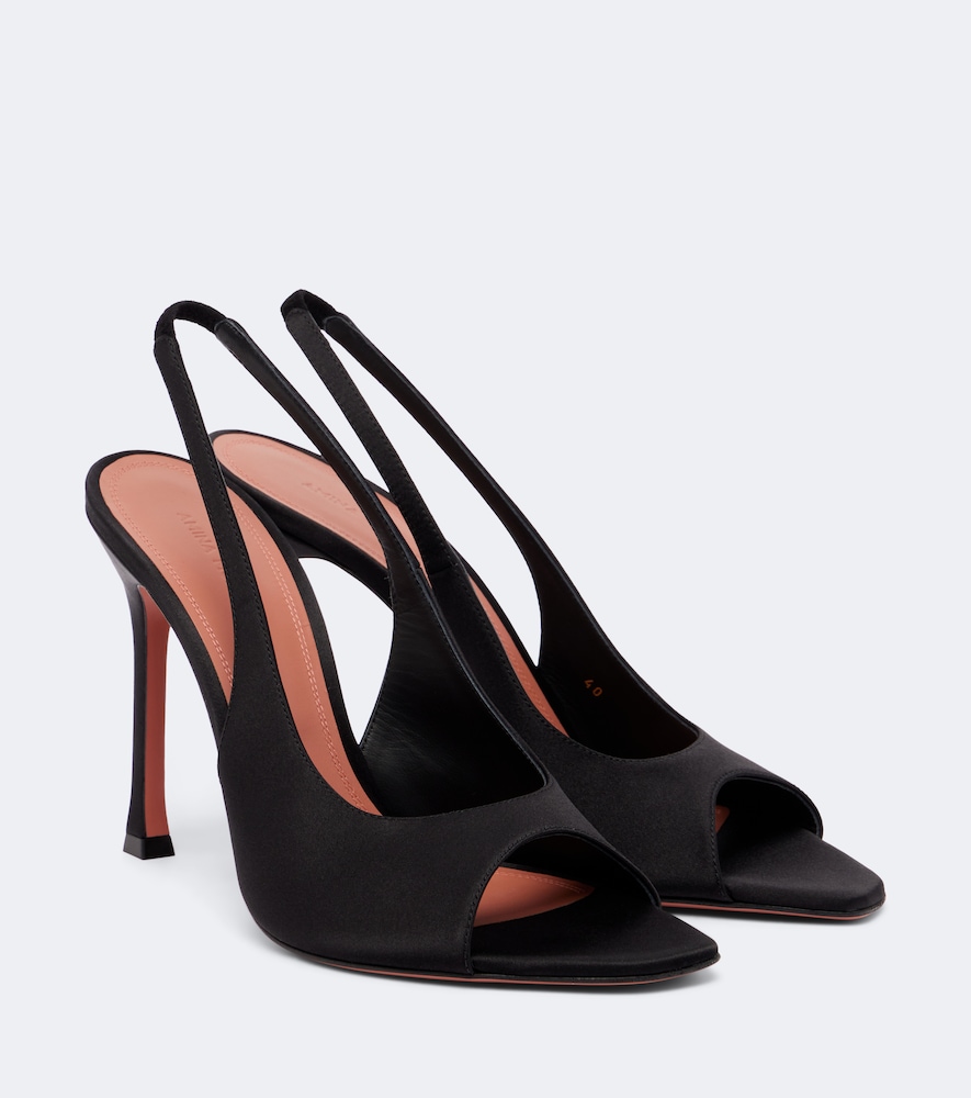 Amina Muaddi Sandales slingback Alexa en satin 700€