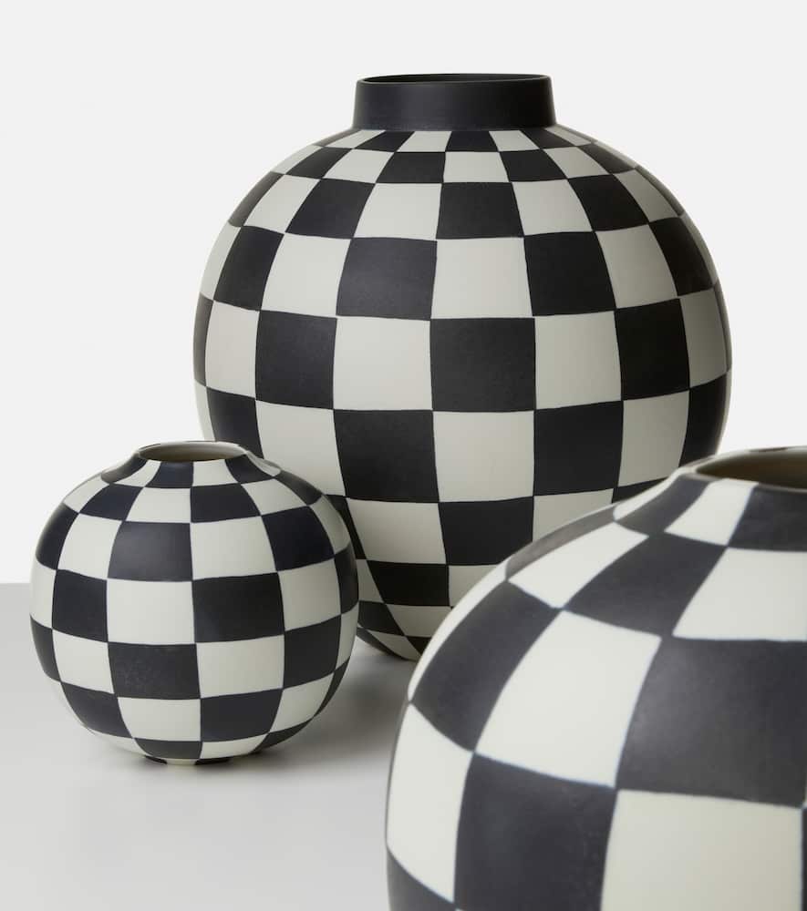 L'objet White Damier Porcelain Vase In Black