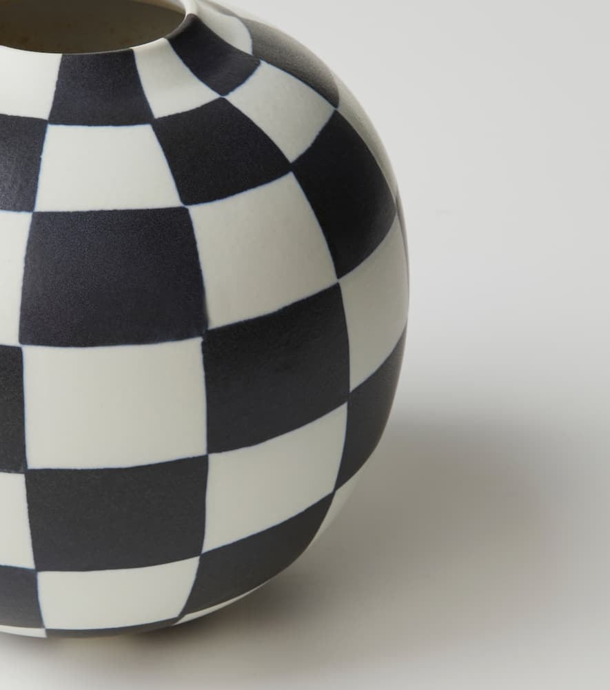L'objet White Damier Porcelain Vase In Black