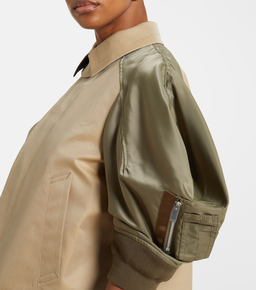 Sacai Womens Beige Taupe Gabardine Contrast-sleeve Cropped Cotton-blend Jacket In Beige