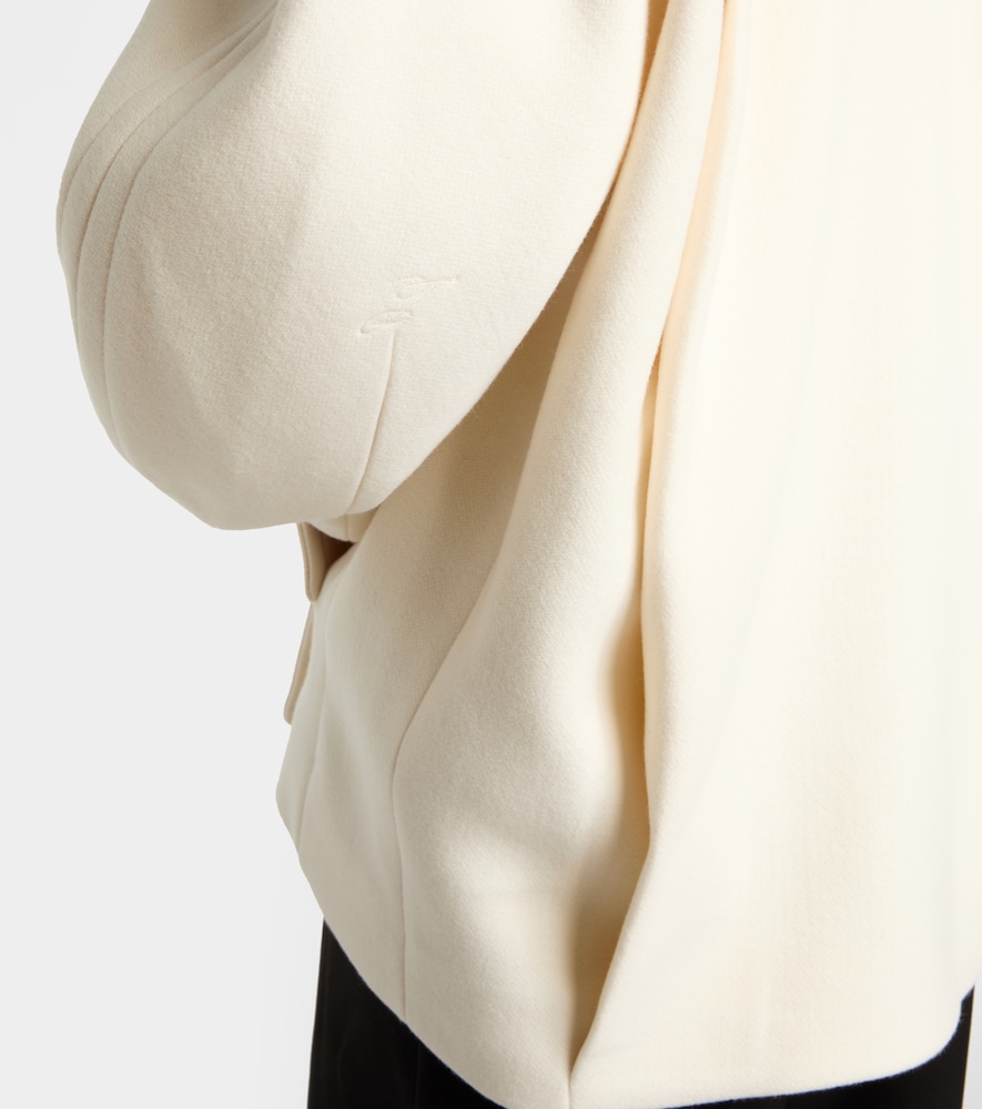  Jacquemus Jacquemus Ovalo Virgin Wool Peacoat 