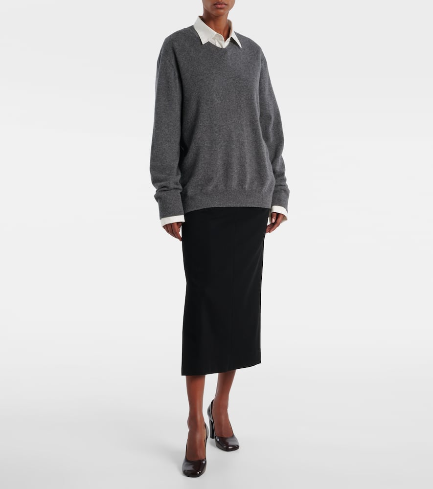 The Row Ligeia V-neck Cashmere Sweater In Gray