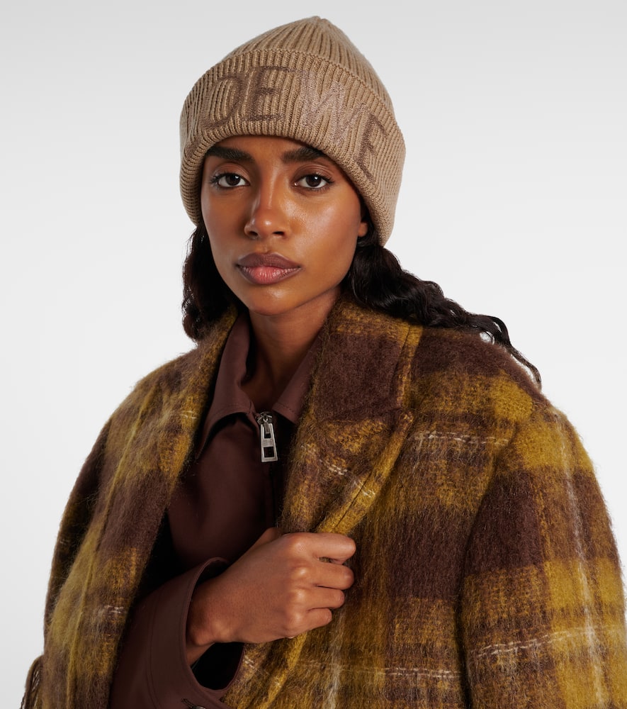 Loewe Logo Embroidered Ribbed-knit Wool Beanie In Brown