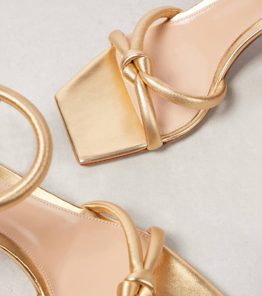 Gianvito Rossi 35 Leather Sandals In Gold
