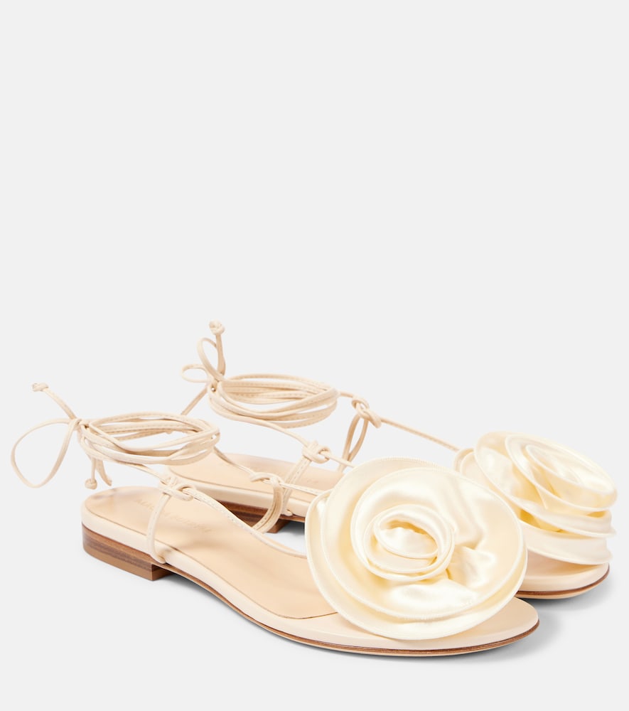 Magda Butrym Sandales en cuir fleurs 493 €