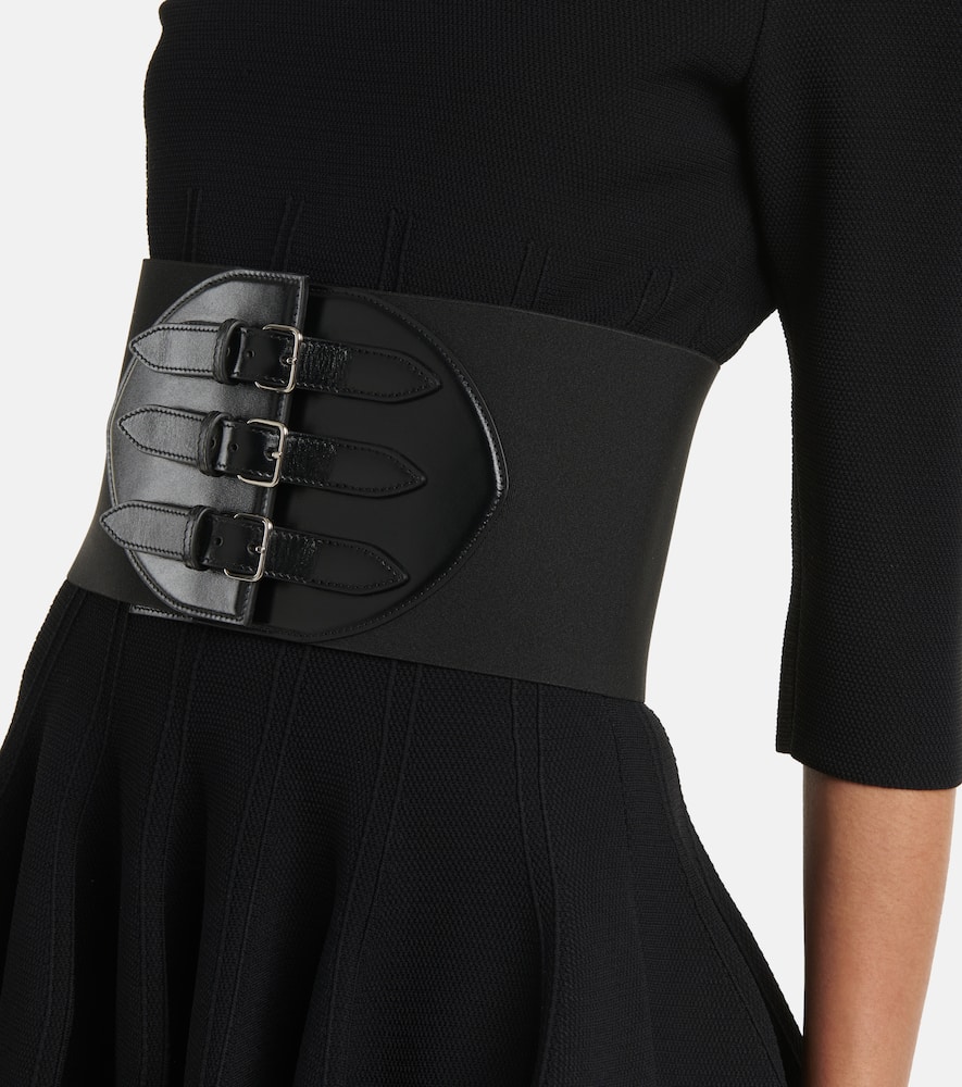 Alaïa Buckled Leather Corset Belt In Negro