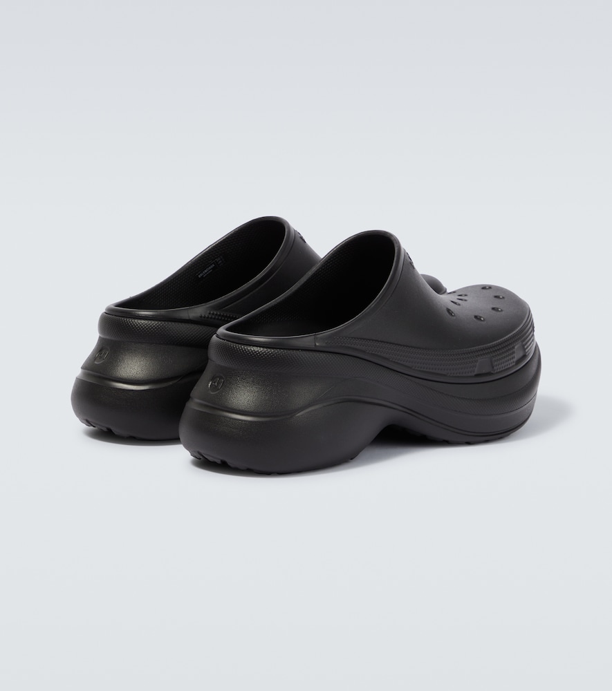  Balenciaga Balenciaga X Crocs Slippers 