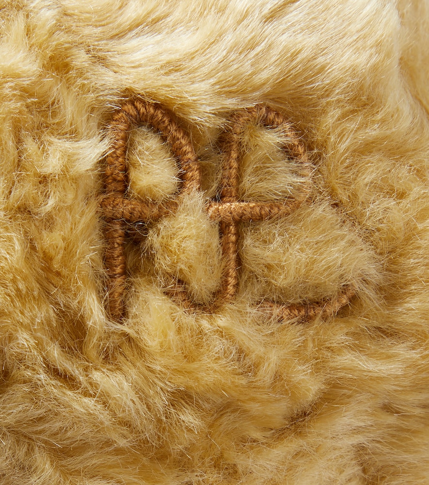  Ruslan Baginskiy Ruslan Baginskiy Faux Fur Hat 