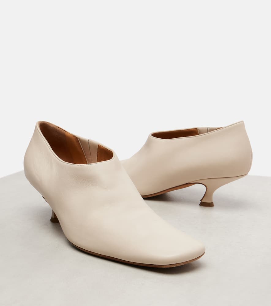 Calvin Klein Anna Leather Pumps In White