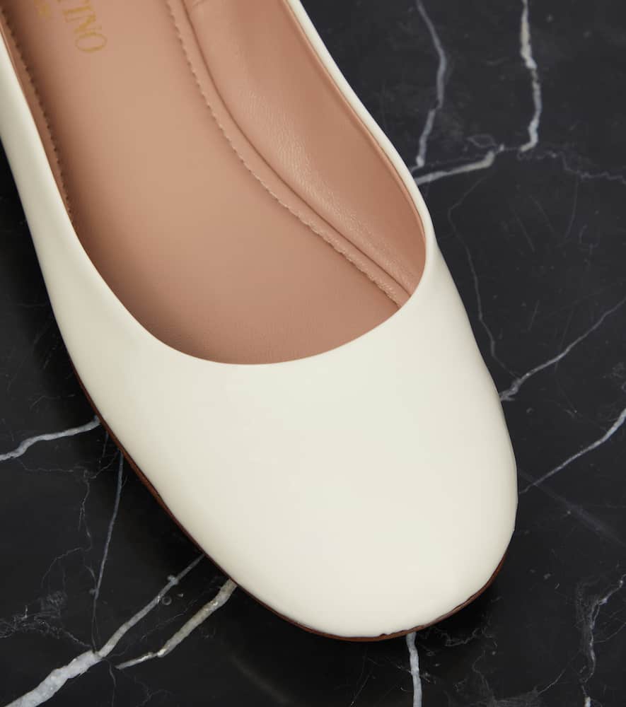 Valentino Tan-go Patent Ankle-strap Ballerina Flats In White