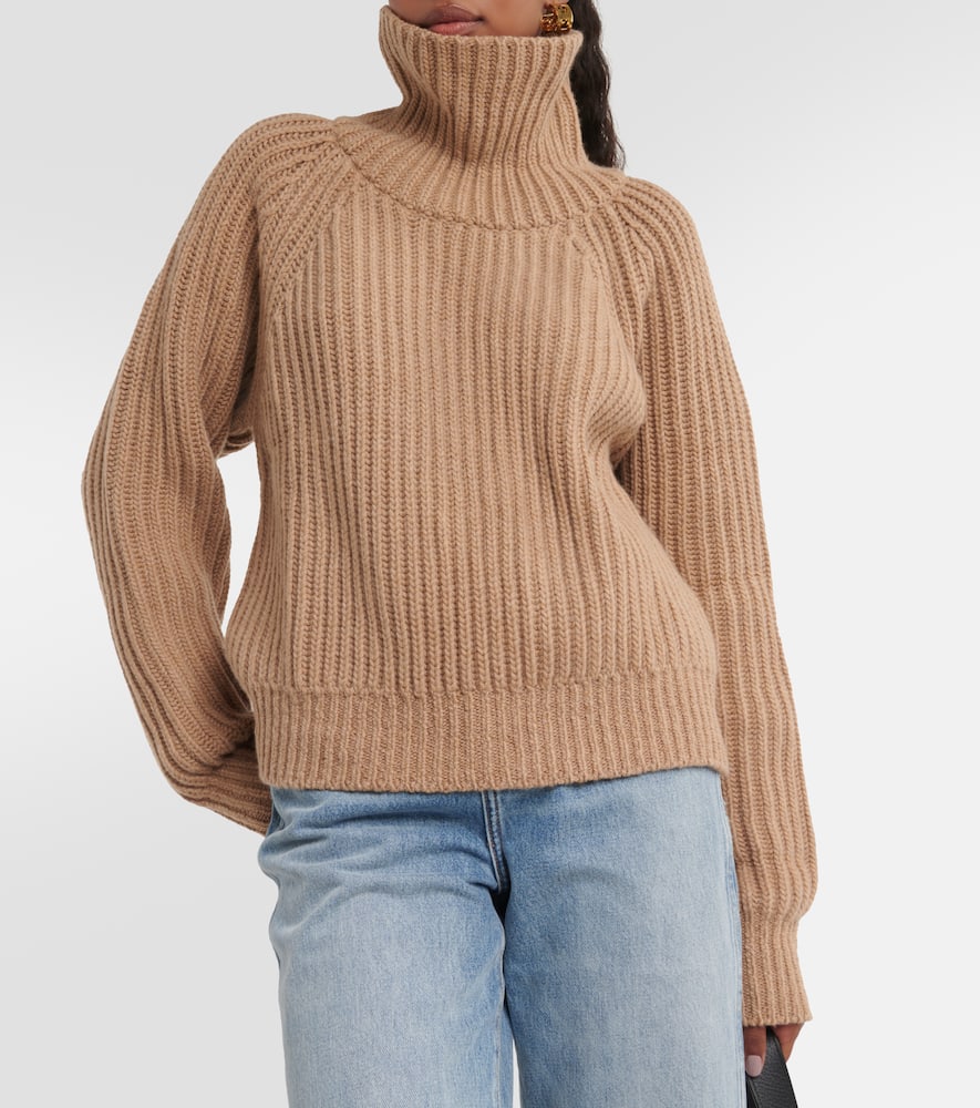 Khaite Lanzino Turtleneck Cashmere Sweater In Beige