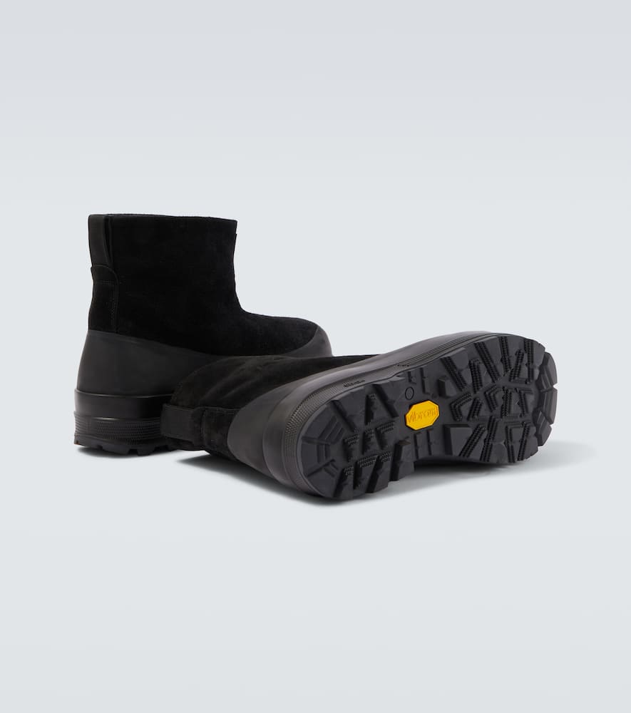 Stone Island Ankle Boot With Vibram Sole For Shock Absorption In Black