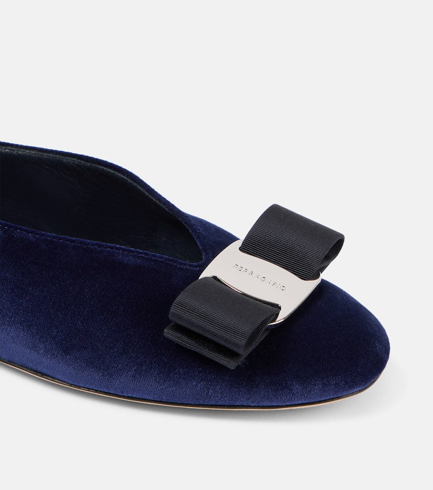 Ferragamo Velvet-textured Ballerinas With Decorative Bow Detail In Blue
