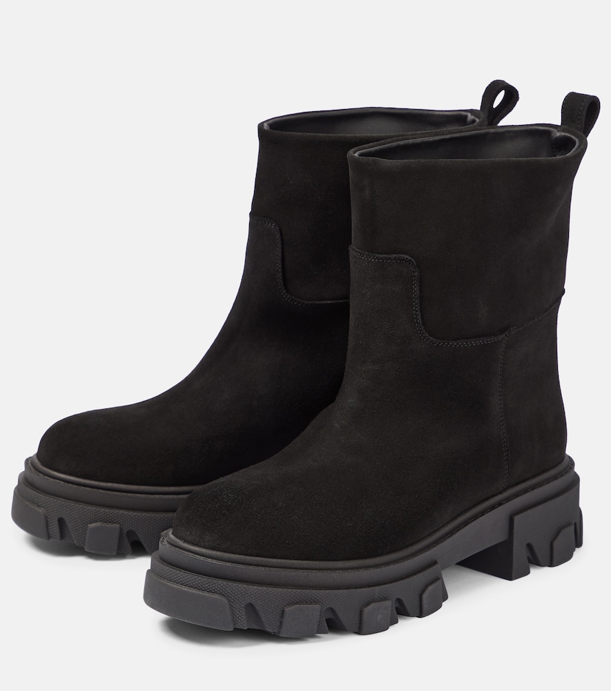 Gia Borghini Gia 23 suede boots | Smart Closet