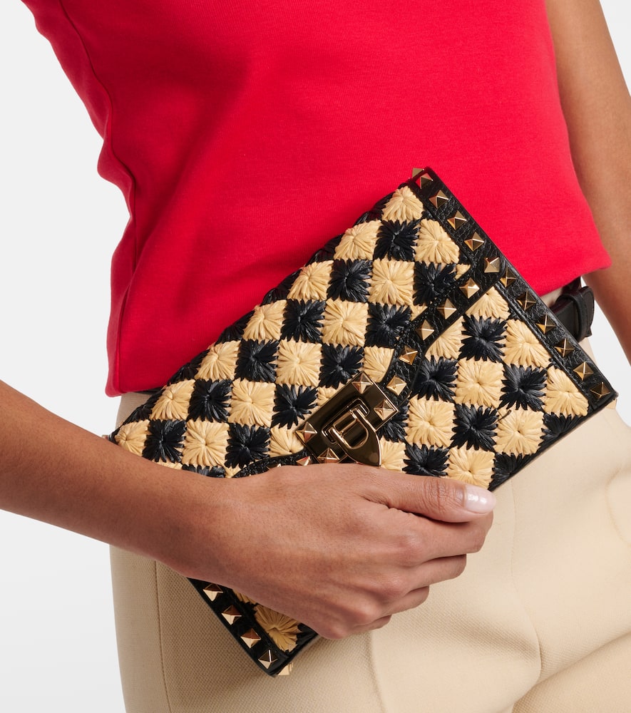 Valentino Rockstud Small Raffia-effect Shoulder Bag In Black
