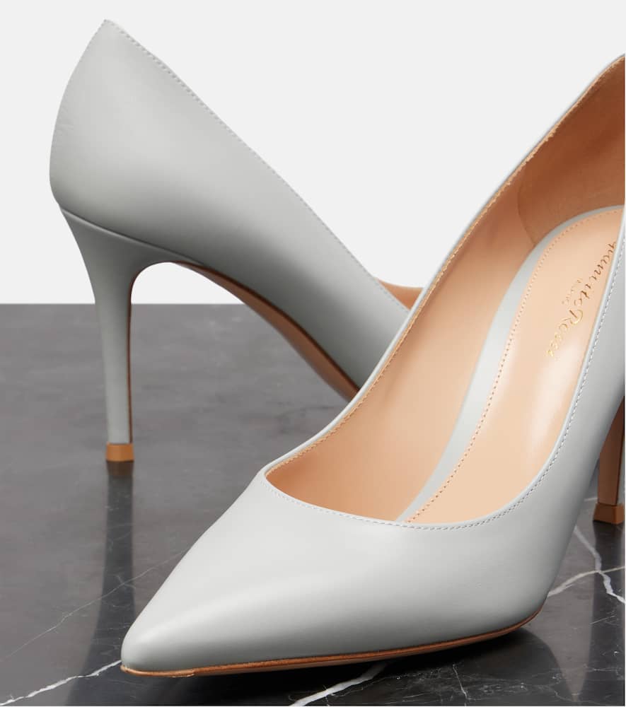 Gianvito Rossi Woman Pumps Light Grey Size 6 Leather