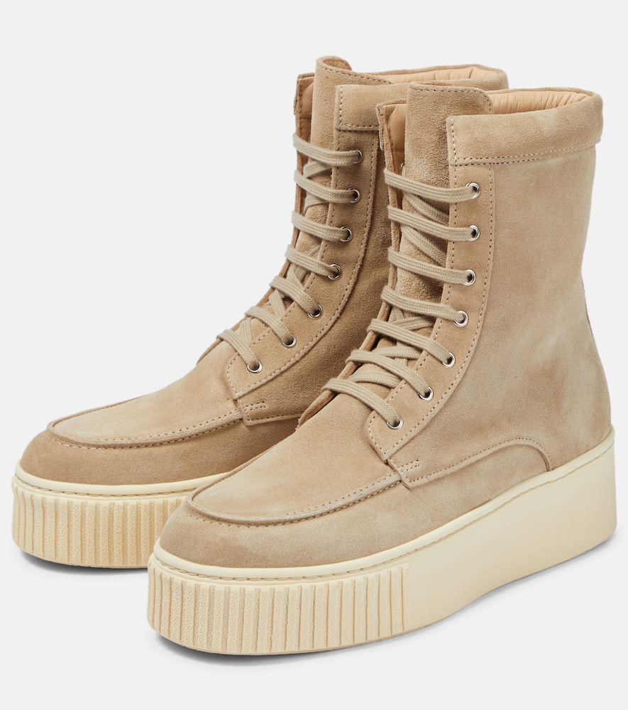 【Gabriela Hearst】 Emanuelスエードブーツ Gabriela Hearst Emanuel suede boots | Smart Closet