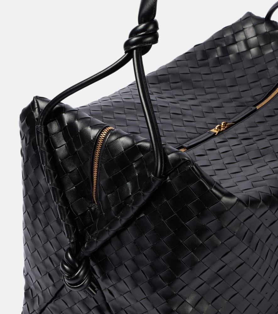 Bottega Veneta Weekender Loop Large Aus Leder In Schwarz