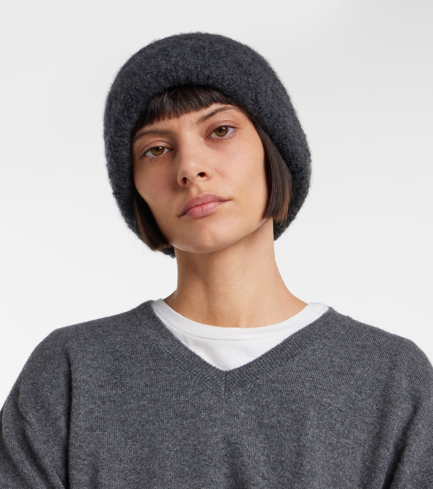 The Row Leomir Cashmere, Alpaca, And Silk Beanie In Black