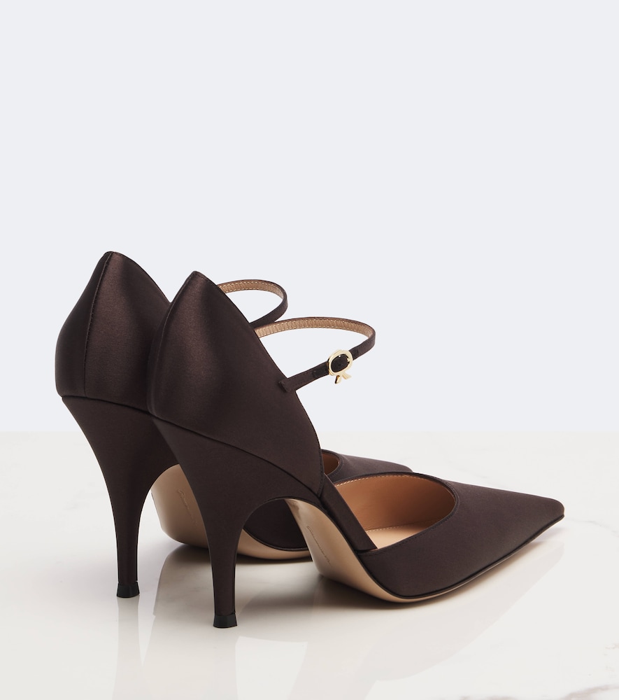 Sofia Pumps