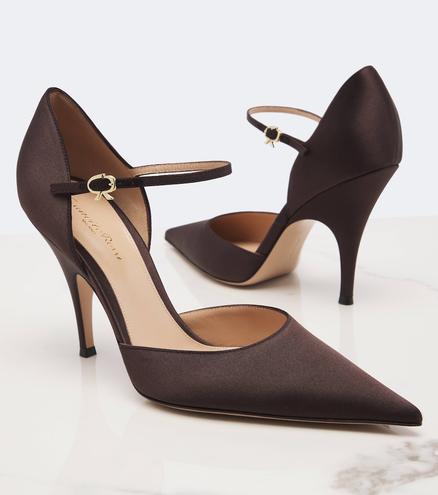 Sofia Pumps