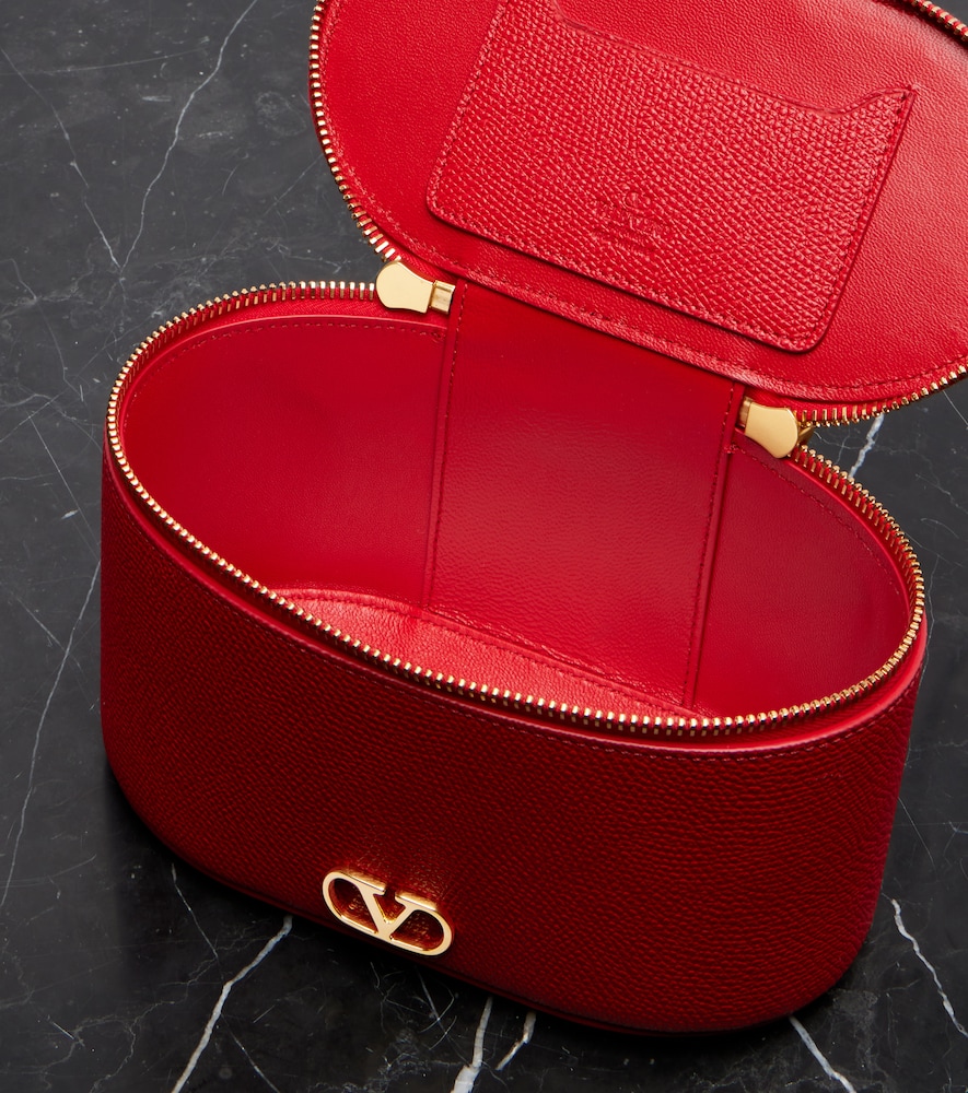  Valentino Garavani Valentino Garavani Vlogo Mini Leather Vanity Bag 