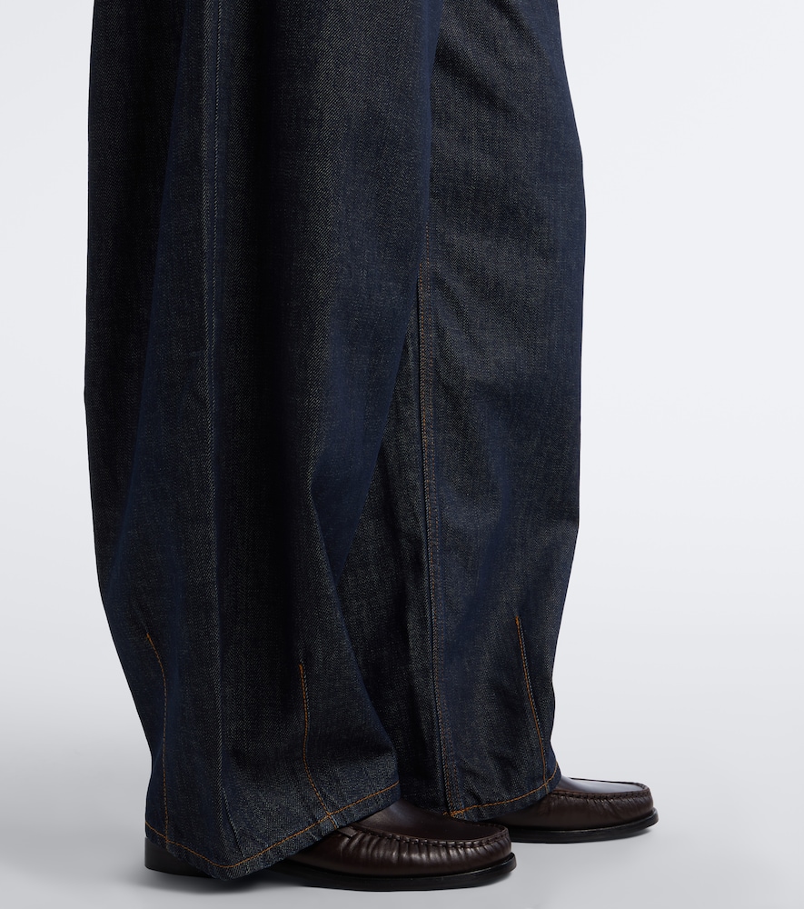 Gathered Barrel-Leg Jeans