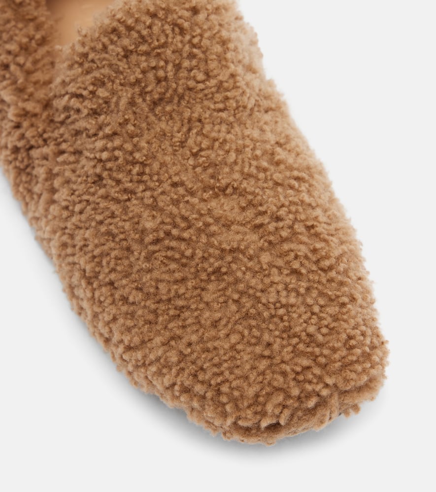 Le Monde Beryl Le Monde Béryl Orlando Shearling Slip-on Shoes In Brown
