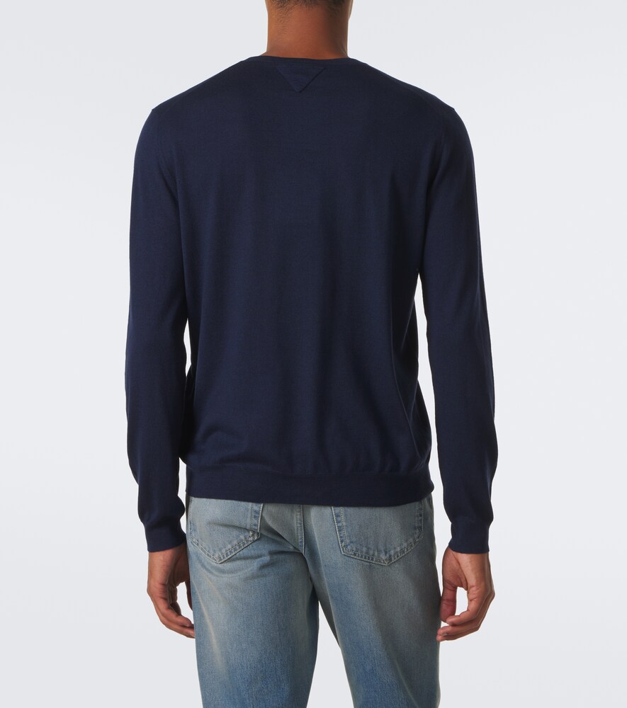Cashmere And Sweater