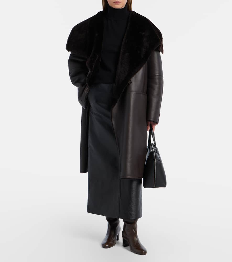 Totême Shearling-lined Leather Coat In Black