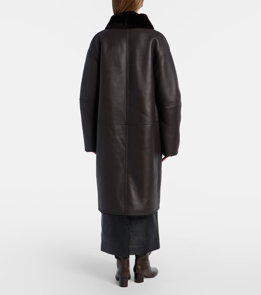 Totême Shearling-lined Leather Coat In Black
