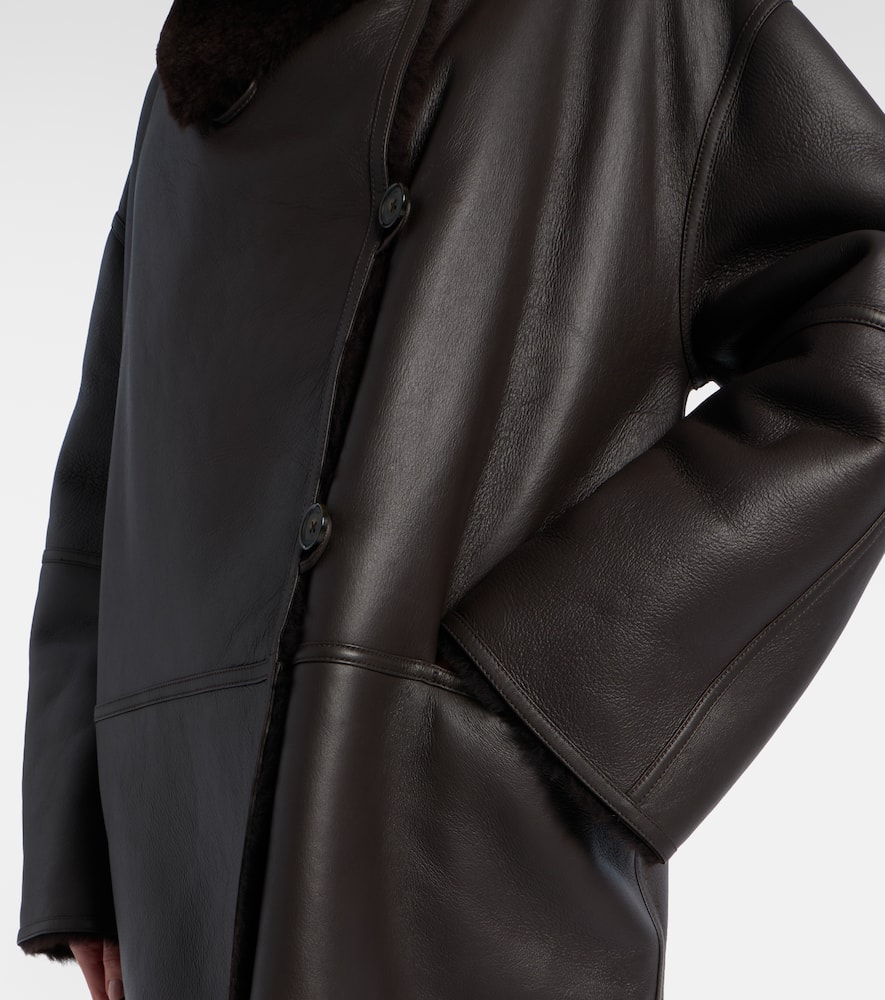 Totême Shearling-lined Leather Coat In Black