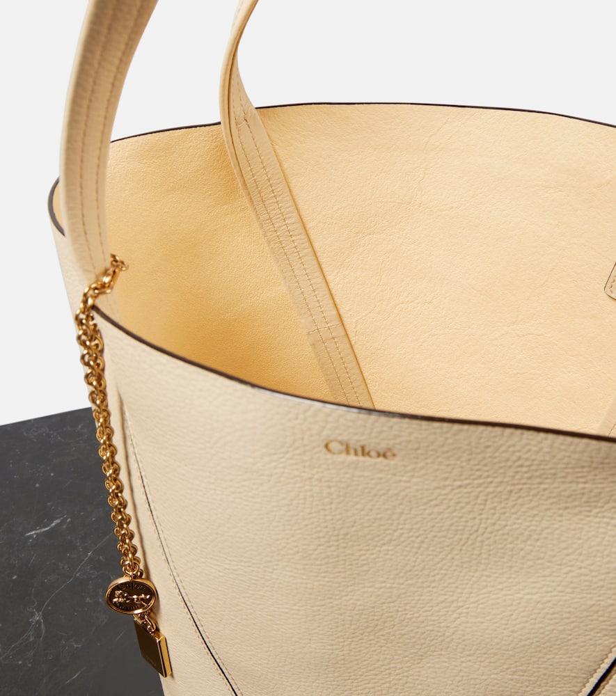 Chloé Spin Large Leather Tote Bag In Neutral