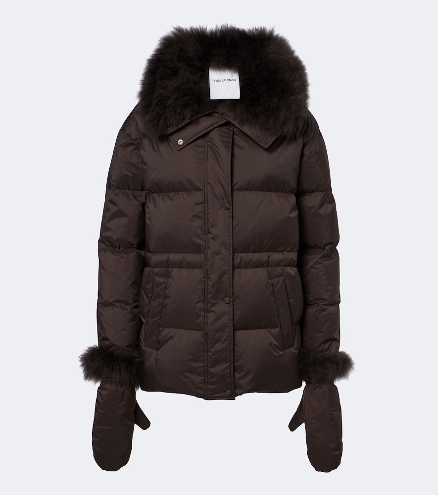 Set aus Daunenjacke und Handschuhen mit Leder