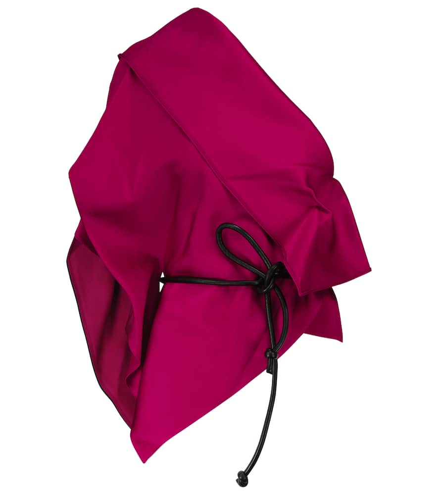 Venus one-shoulder s...