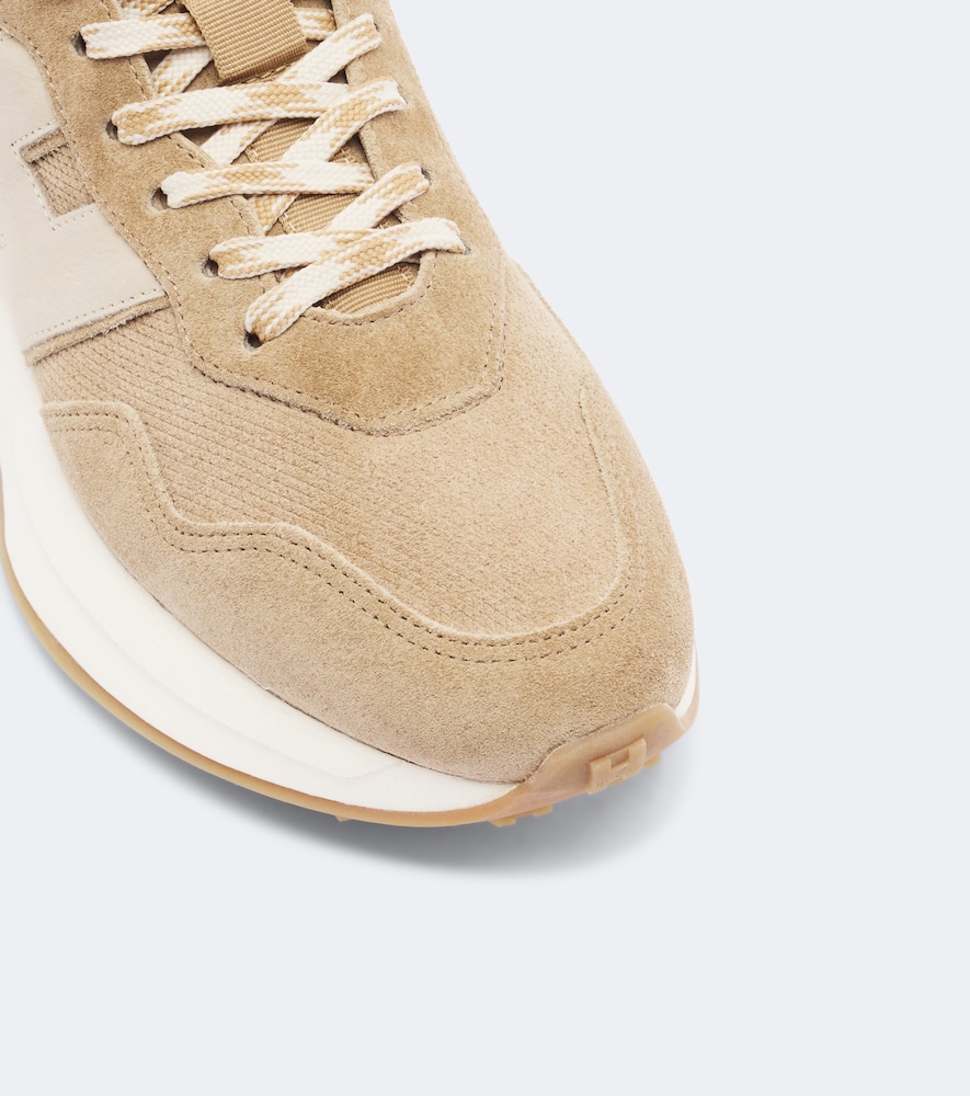 H641 Sneakers