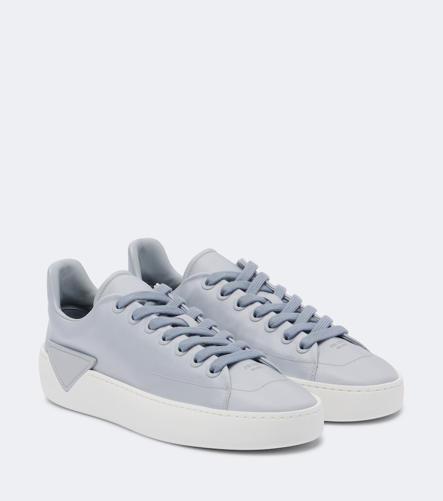 Prada Baskets Court en Re-Nylon 750 €