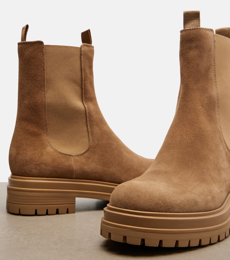 Chester Suede Chelsea Boots